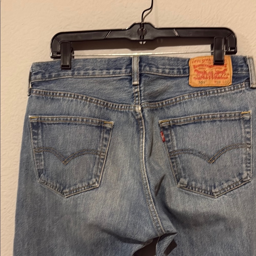 Levi’s 501 Button fly blue Straight-Leg Jeans with Medium Wash Sz 33 x32 - Picture 4 of 12